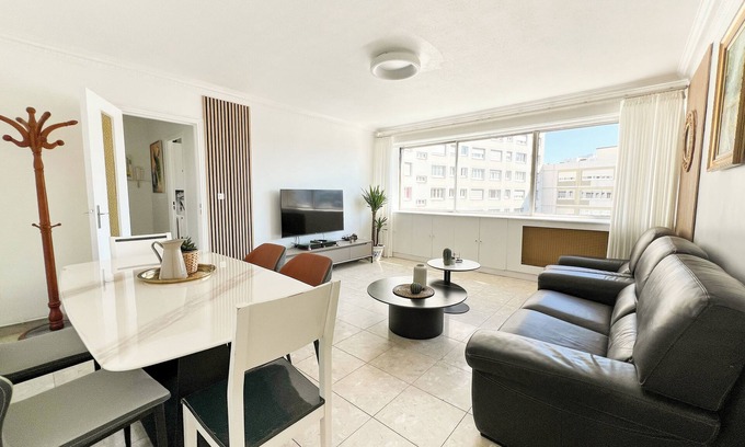 Quartier de la Folie-Mericourt Apartment | Near the Trendy Oberkampf District, Fully Renovated Apartment for 6 People