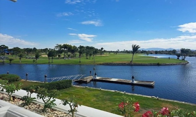 Bang Pakong Villa | Near to Golf site, Beautiful lake view. Pet Friendly,Family size room