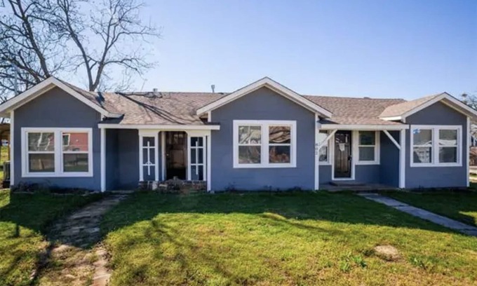 Weatherford Apartment | Near Trade Days and the Downtown Square