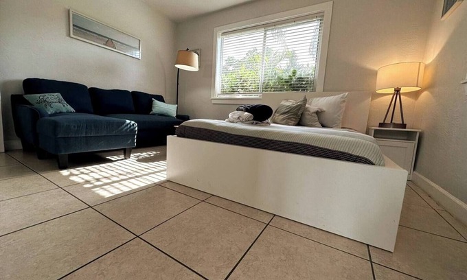 Southwest Coconut Grove House | Near UM Miami Cozy room with Free parking in Grove, Near UM Miami Cozy room with Free parking in Gro