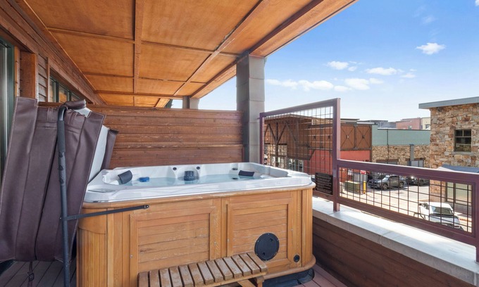 Kimball Junction Condo | Near Utah Olympic Park | Hot Tub | 1 Bedroom+ | Sleeps 8