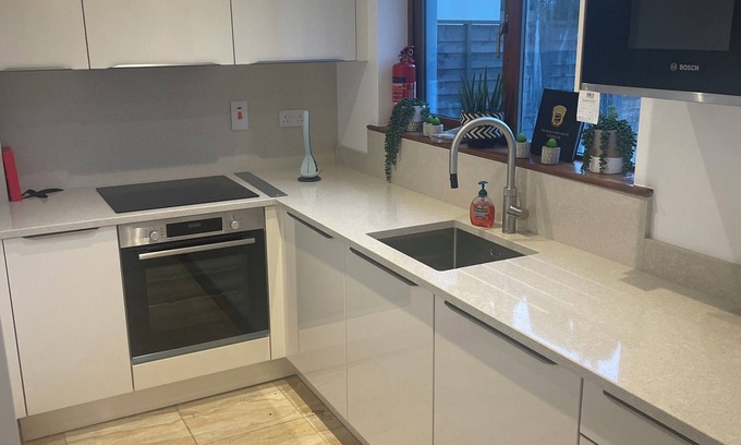Crosshaven House | Near Village Life and Coastal Beauty