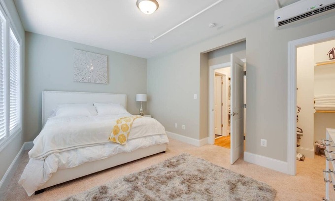 Old Town West Condo | ✨Nearby Metro✨Old Town Alexandria✨Walking Score 94