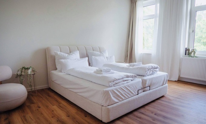 Celle Apartment | Nearby Town Hall, exclusive designer furnishings