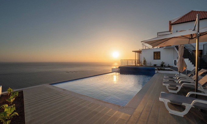 Arco da Calheta Apartment | Nearer to the Sea than the sky, an amazing views and peaceful escape.