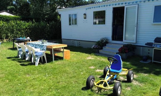 The Hague Ski Chalet | Neat chalet on child-friendly campsite close to beach, town, dunes and forest.