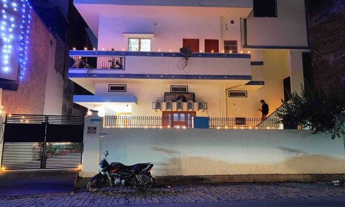 Varanasi Villa | Neehan Homestay - 1.5 kms from river Ganges