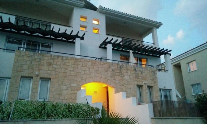 Universal Apartment | Nefeli Gardens Apartament