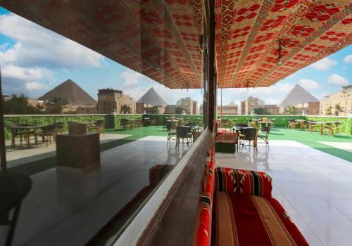 Kafrat al Jabal Hotel | Nefertiti city center Pyramids View