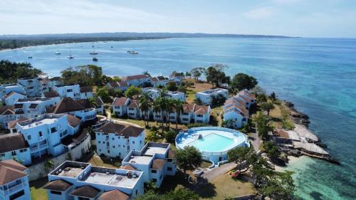 Orange Bay Apartment | Negril beachfront oceanview studios 164 & 145