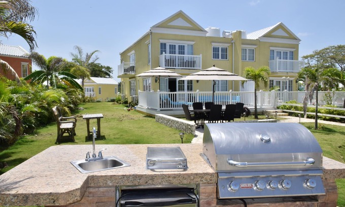 Orange Bay House | Negril Homes Perl,OceanFront, Beach, Pool Free Wifi, Outdoor Kitchen