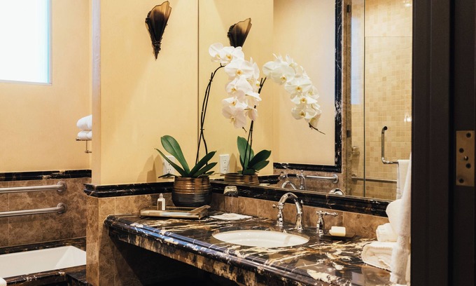 Lower Pacific Heights Hotel | Neighbourgood Sutter Mansion
