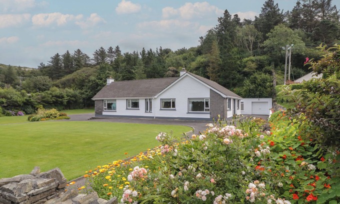 Gortahork Cottage | NELLY'S HOUSE, pet friendly in Gortahork, County Donegal