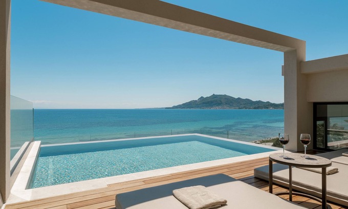 Akrotiri Villa | Nerea Deluxe Seafront Villa, Iconic Infinity Pool