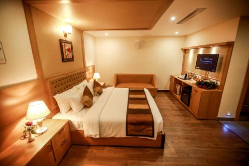 Thalassery Hotel | Nesma Palace