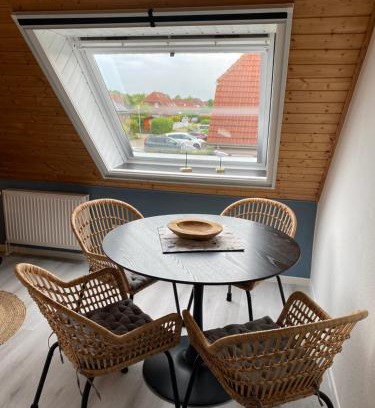 Neßmersiel Apartment | Nessmersiel, Ferienwohnung mit Balkon in Deichnähe, Wallbox, renoviert