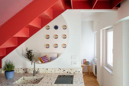 Udine Apartment | NEST LIVING - Red Velvet