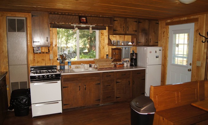 Sutton House | Nestled in a quiet community in the Mountains near the Matanuska Glacier