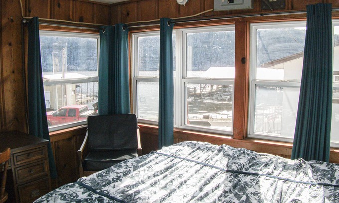 Rockaway Beach Cottage | Nestled on the quiet lake in Rockaway Beach