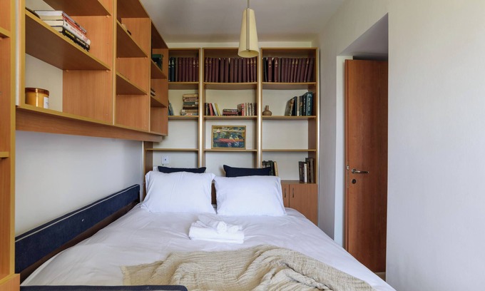 Tel Aviv Apartment | Neta's Urban Sanctuary 3-bedroom in Tel Aviv