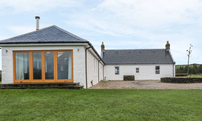 Rothesay Cottage | NETHER STRAVANNAN NORTH, pet friendly in Rothesay, Isle Of Bute