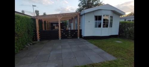 Rheeze Other | Nette, ruime chalet op christelijke familiecamping