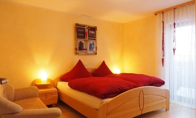 Edelsfeld Apartment | Neu gebaute Ferienwohnung für 4 Personen mit Balkon