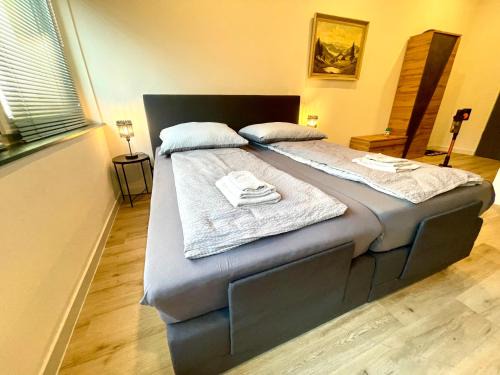Pforzheim Apartment | NEU Schwarzwald Zimmer am Schlössle Goldstadt Pforzheim