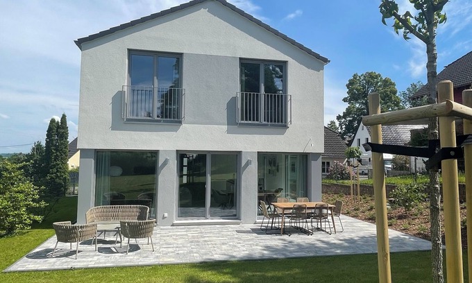 Niederzug House | Neues, Modernes Ferienhaus Zugzuflucht 3 Schlafzimmer mit Terrasse und Garten