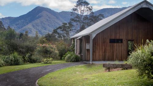 Gleniffer House | Never Never Cabin