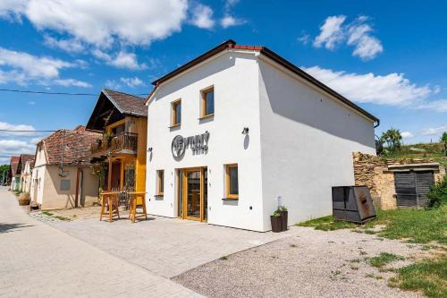 Novy Saldorf-Sedlesovice House | Nevinný sklep