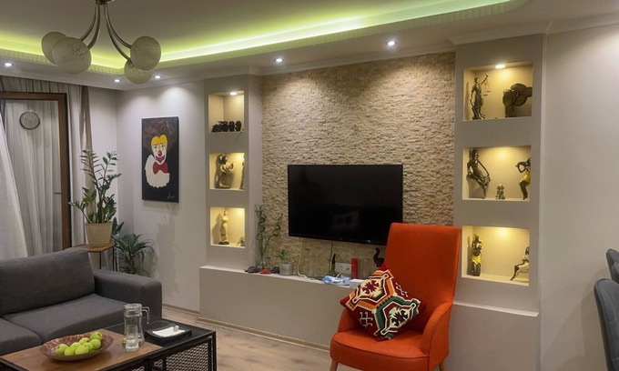 Beylikduzu Apartment | Nevrest lights 5 minutes to the theme park! Family-sized & Pet friendly