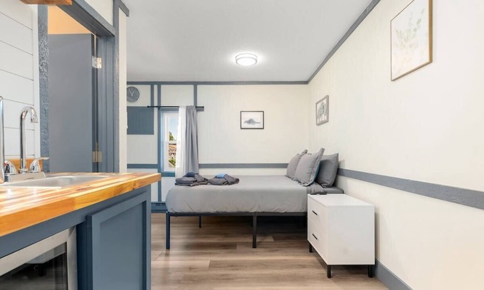Traverse City Condo | NEW 1 Bed Front Street Suite 7