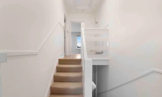 Askew Apartment | NEW 1 bed Westfield/Chiswick/Hammersmith APT