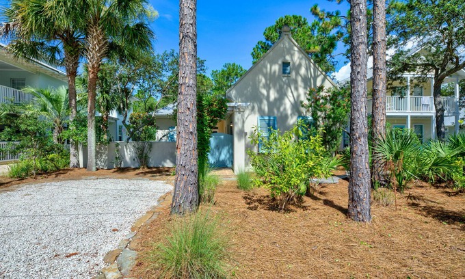 San Juan House | NEW - 1 mile to Seaside, steps to the beach - 3/2 home w/pool on quiet street