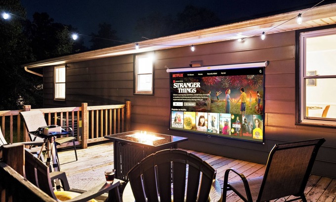 Summerlee House | New! 10 min NRG Park! Pvt Deck, Movie Nights & Fire Pit - 3BDR