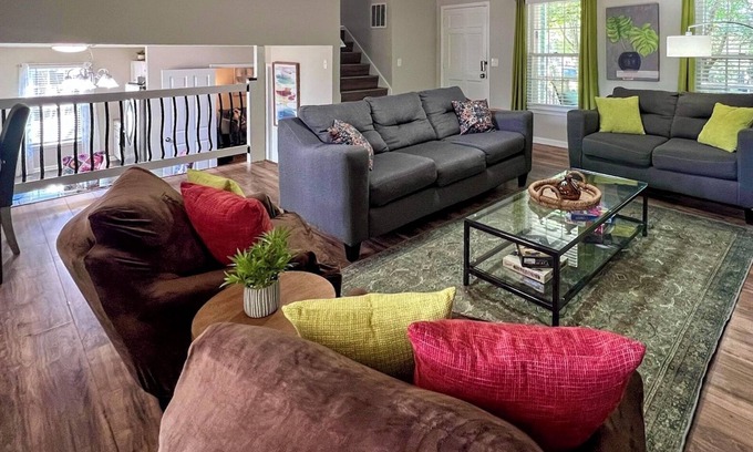 Norcross House | New! 12 Guest! King Bed! Patio! Grill! Near ATL & Downtown Norcross
