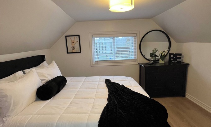 Downtown Apartment | NEW 1BR Loft,15 min to Niagara Falls/Wineries, Steps to Downtown St. Catharine’s