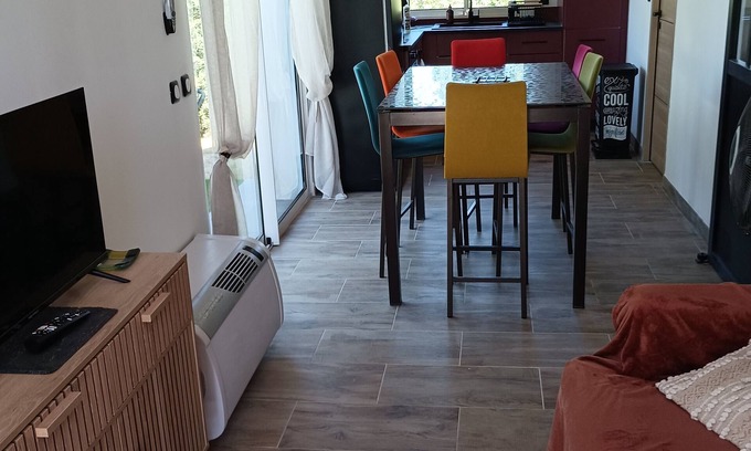 Forcalqueiret Condo | New 2-room house in property annex in Green Provence
