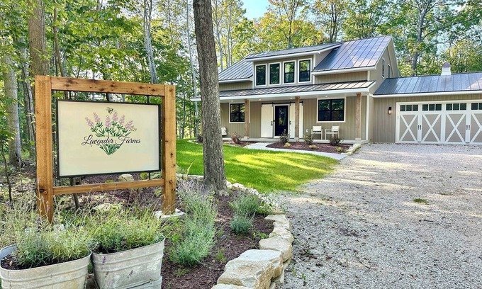 Egg Harbor House | New 2024 Egg Harbor Retreat | Dog-Friendly, Fire Pit | Lavender Farms