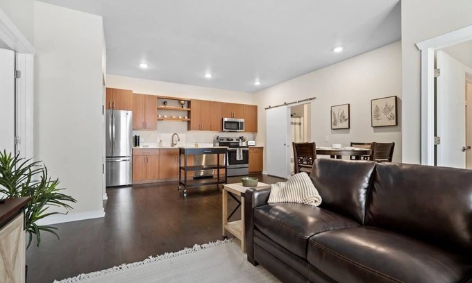 Traverse City Condo | *NEW* 2Bed/2Bath Downtown Condo On TART Trail!
