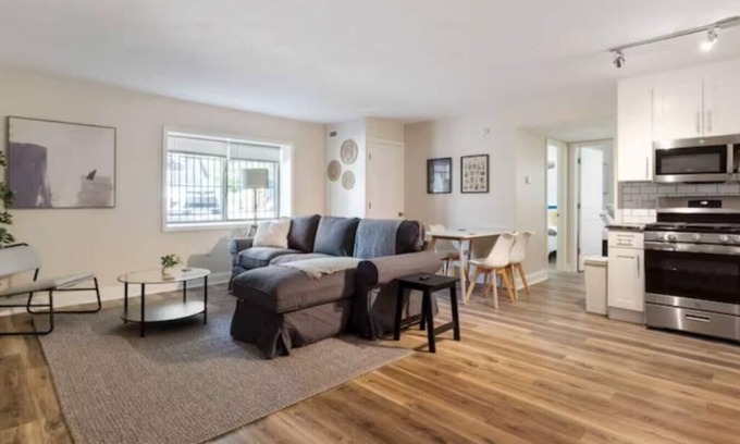 East Liberty Apartment | New 2BR East Liberty Apt | King + Queen Parking