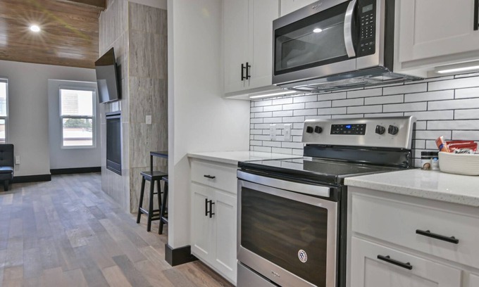 Midland House | NEW 2BR | ♡ of Tall City★SPACIOUS★Central Location