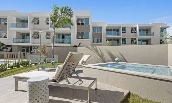 Isla Verde Apartment | New 3 bed with private hot tub