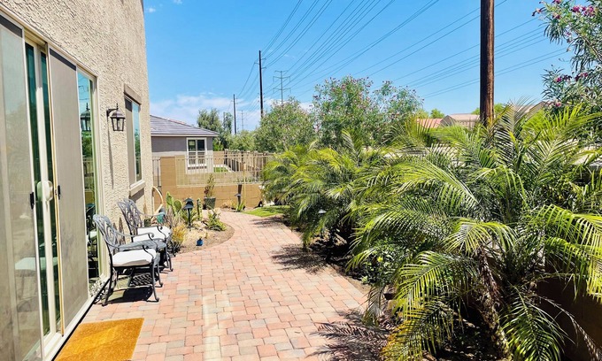South Mountain House | New 3-bedroom, 3-bath house near South Mountain Preserve