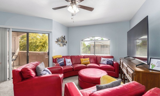 Maryvale Condo | New! 3 KING Beds, Heated Community Pool! 3 miles from Cardinal Stadium!