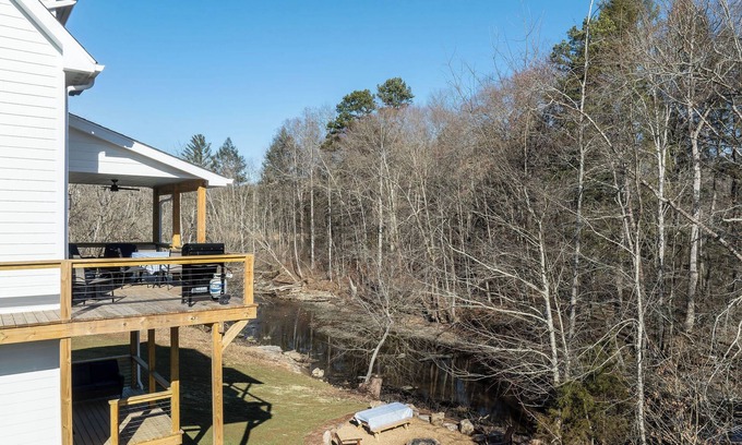Bluff City House | New 3b/3ba waterfront construction on the South Holston River 1 mile from town.