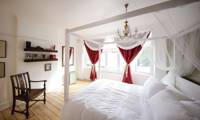 Bruce Grove House | NEW: 4 bed family townhouse - sleeps 13 - FREE BREAKFAST & FREE PARKING