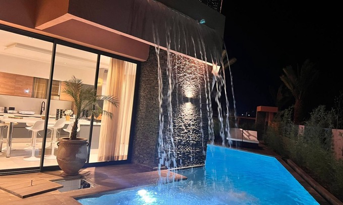 Annakhil Villa | New 480 m² villa with service 10 mn from center