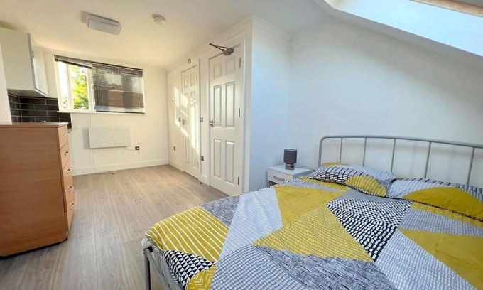 Addiscombe House | New 5-Bed & 4 bathroom House in Croydon